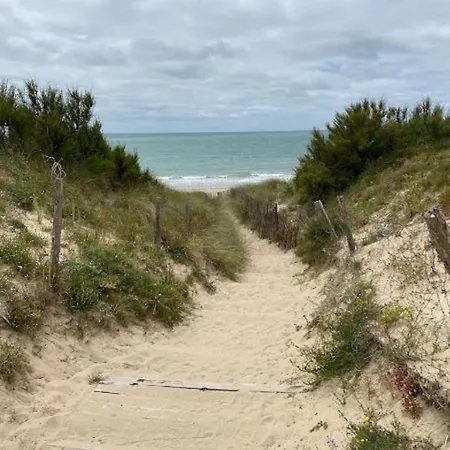 Casa de Férias La Baleine - Ancienne Maison De Pêcheur à 20 M De La *