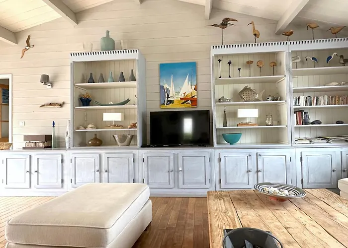 Holiday home La Baleine - Ancienne Maison De Pecheur A 20 M De La *